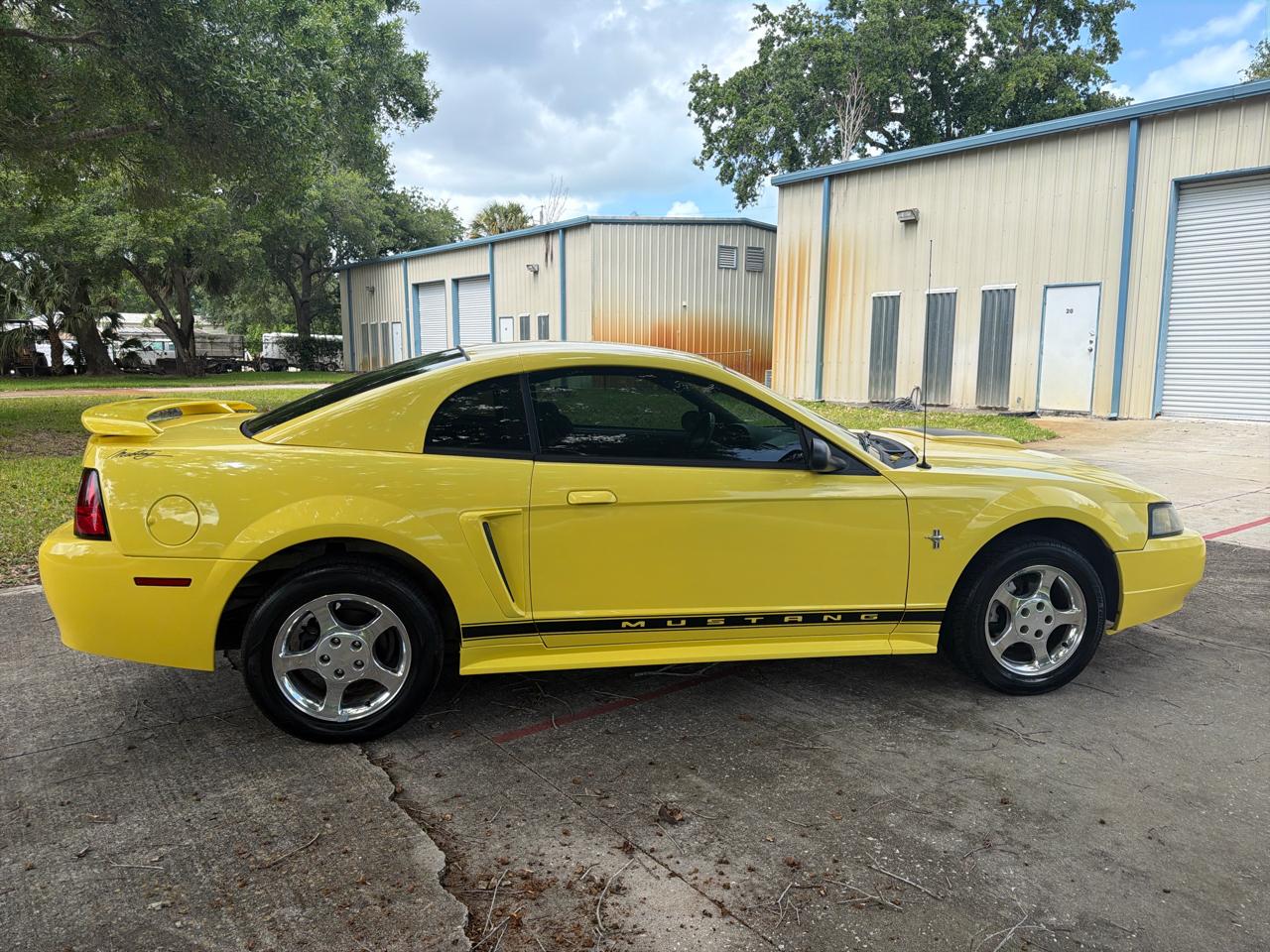 Ford Mustang 2dr Cpe Standard 2002