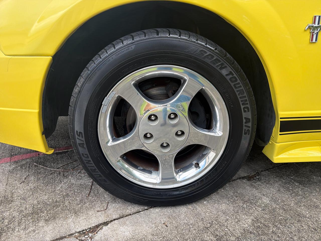 Ford Mustang 2dr Cpe Standard 2002