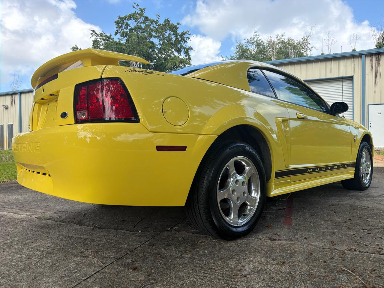 Ford Mustang 2dr Cpe Standard 2002