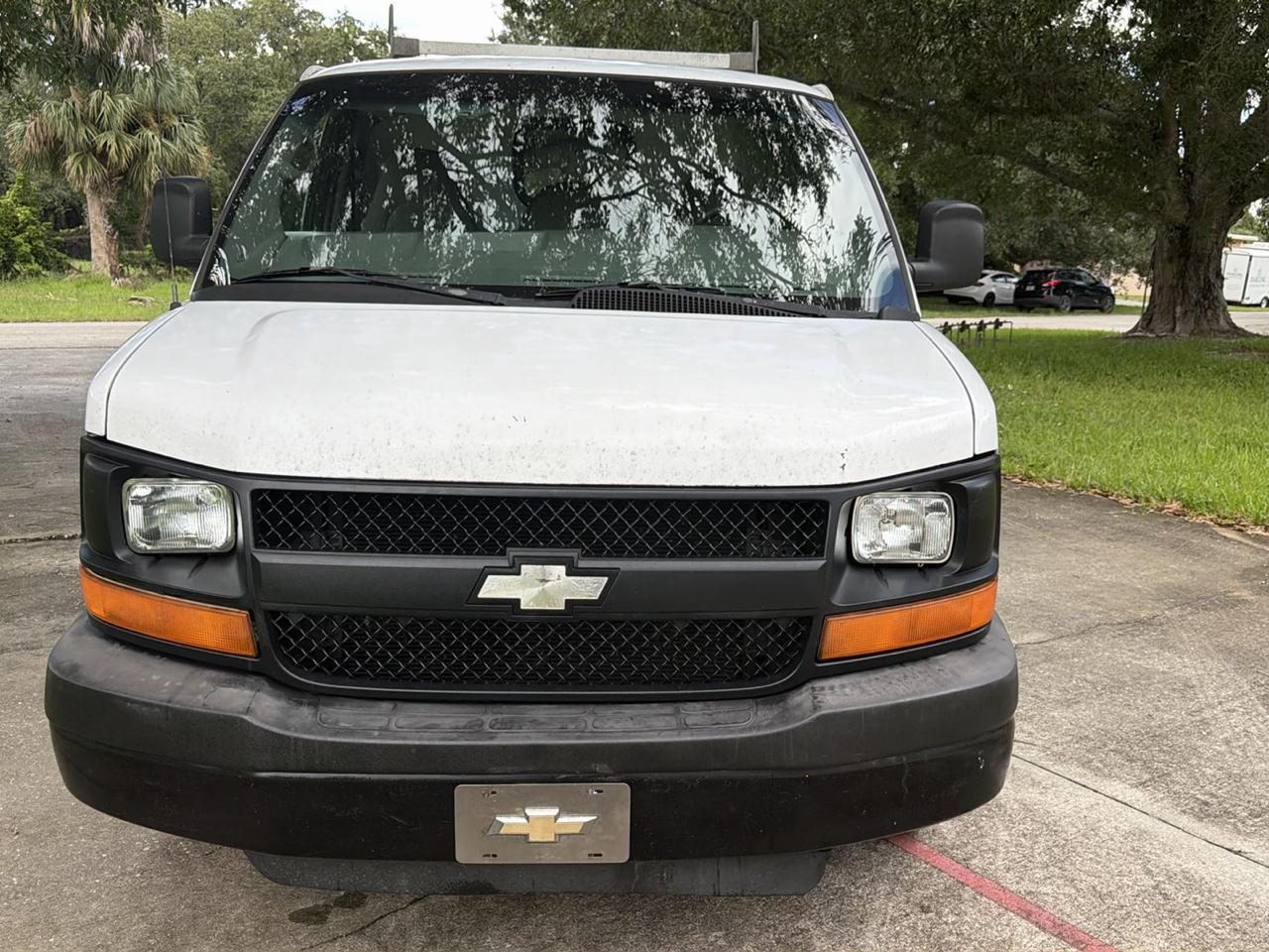 Chevrolet Express Cargo Van RWD 2500 135" 2009