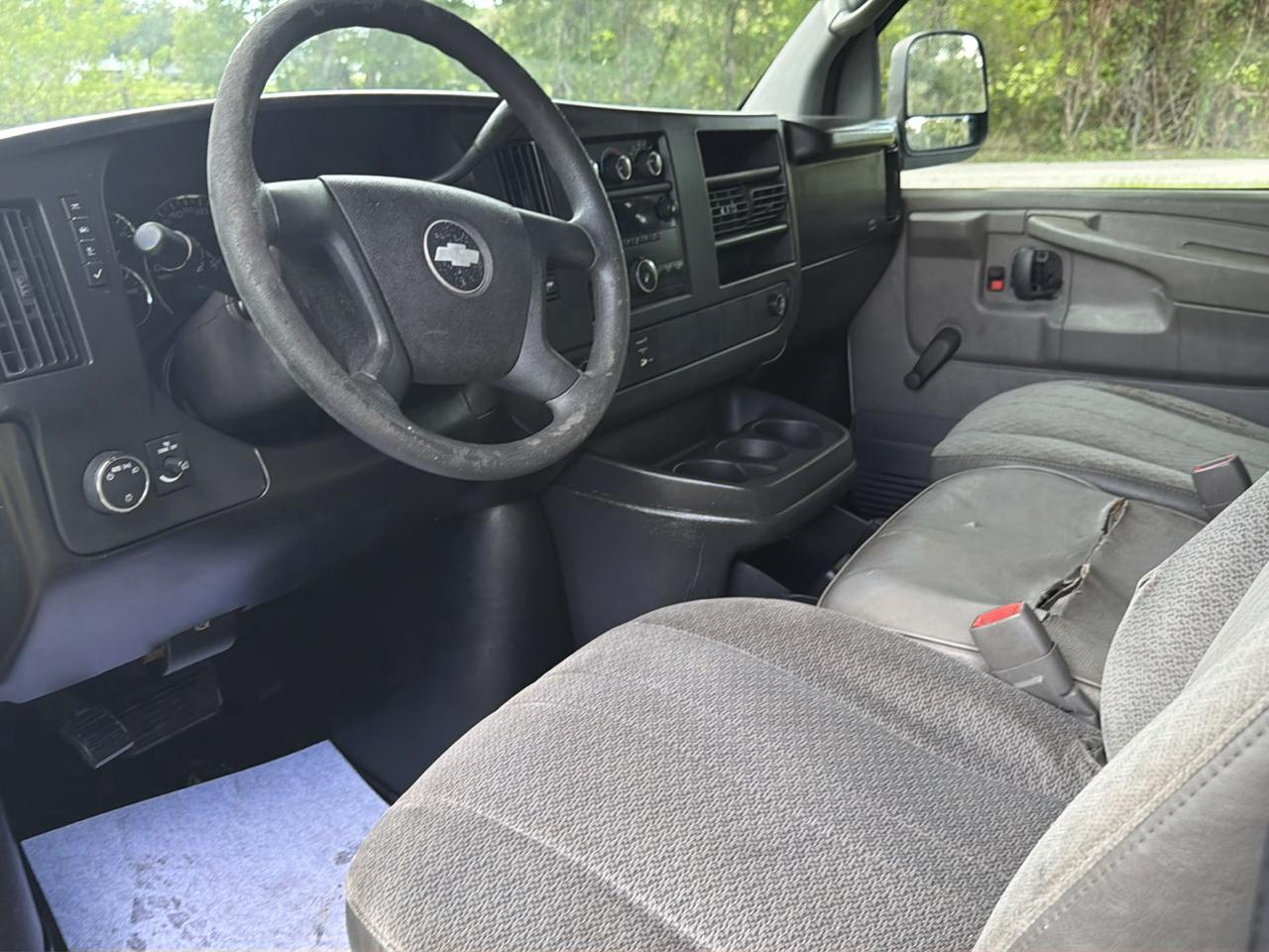 Chevrolet Express Cargo Van RWD 2500 135" 2009