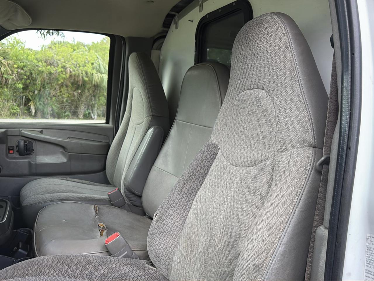 Chevrolet Express Cargo Van RWD 2500 135" 2009