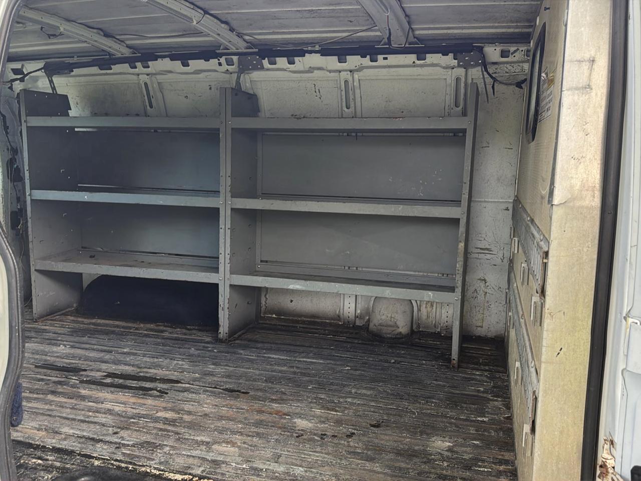 Chevrolet Express Cargo Van RWD 2500 135" 2009