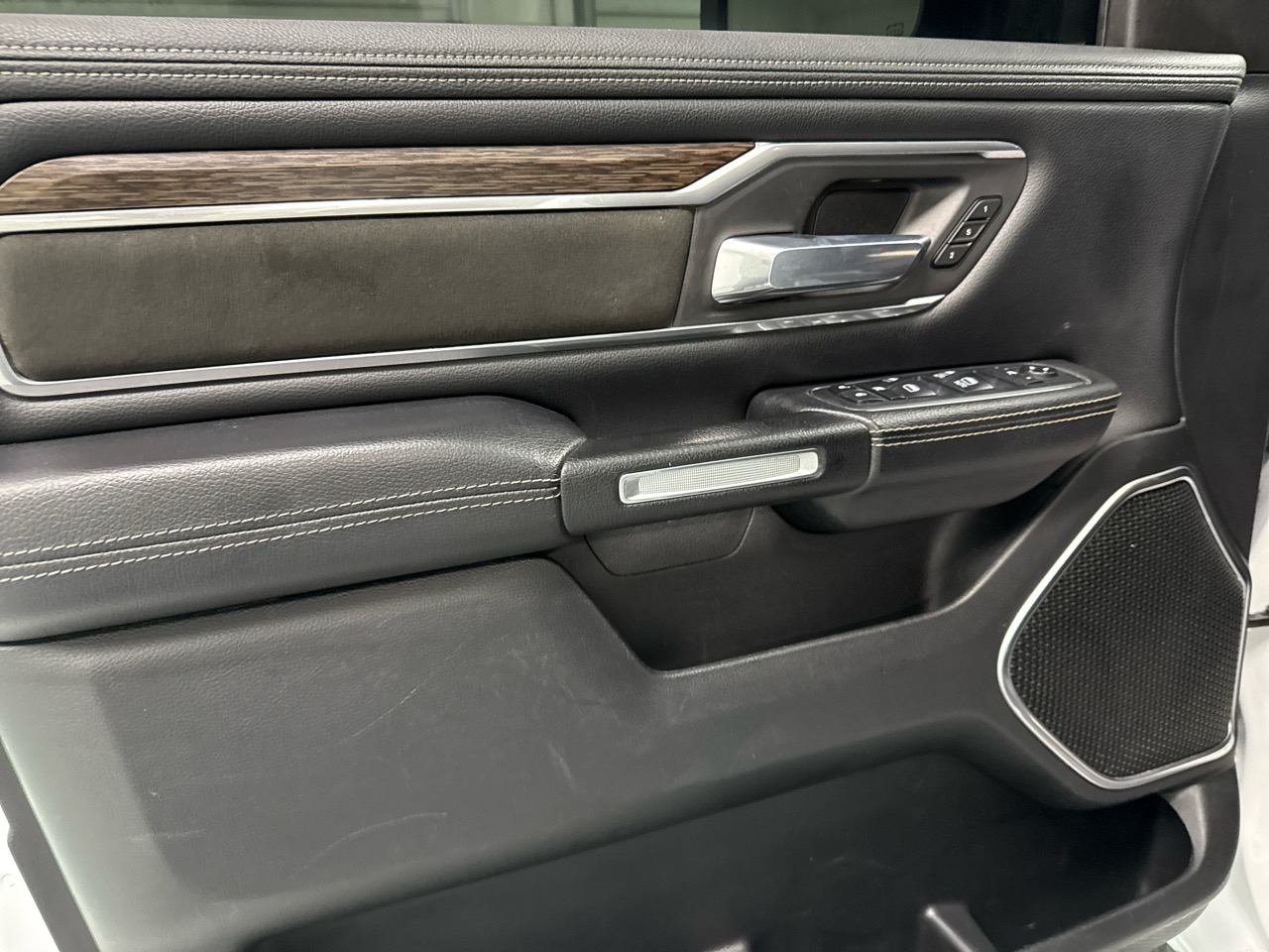 2020 Ram 1500 Laramie photo 18
