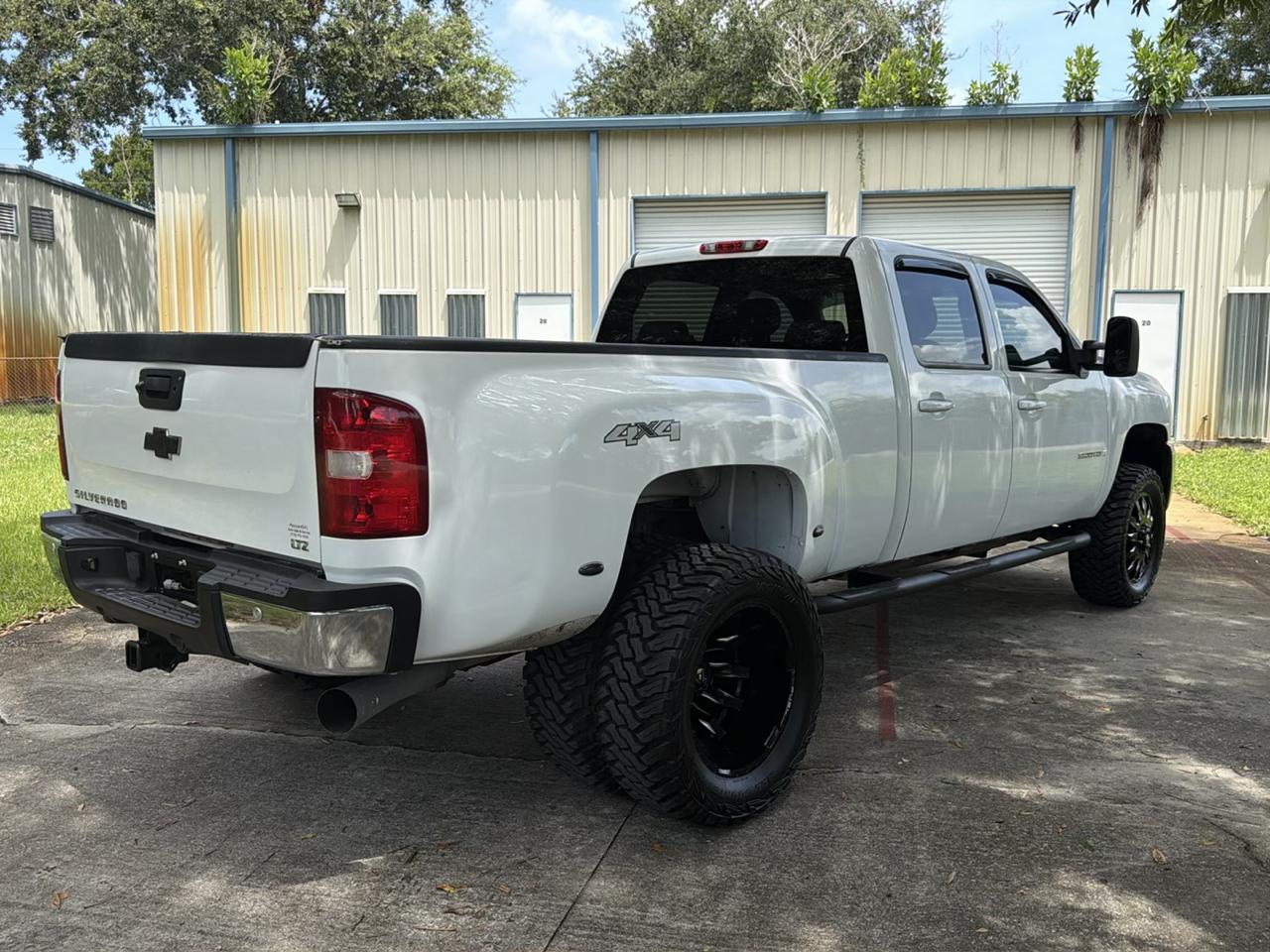 Chevrolet Silverado 3500HD 4WD Crew Cab 167" DRW LTZ 2009