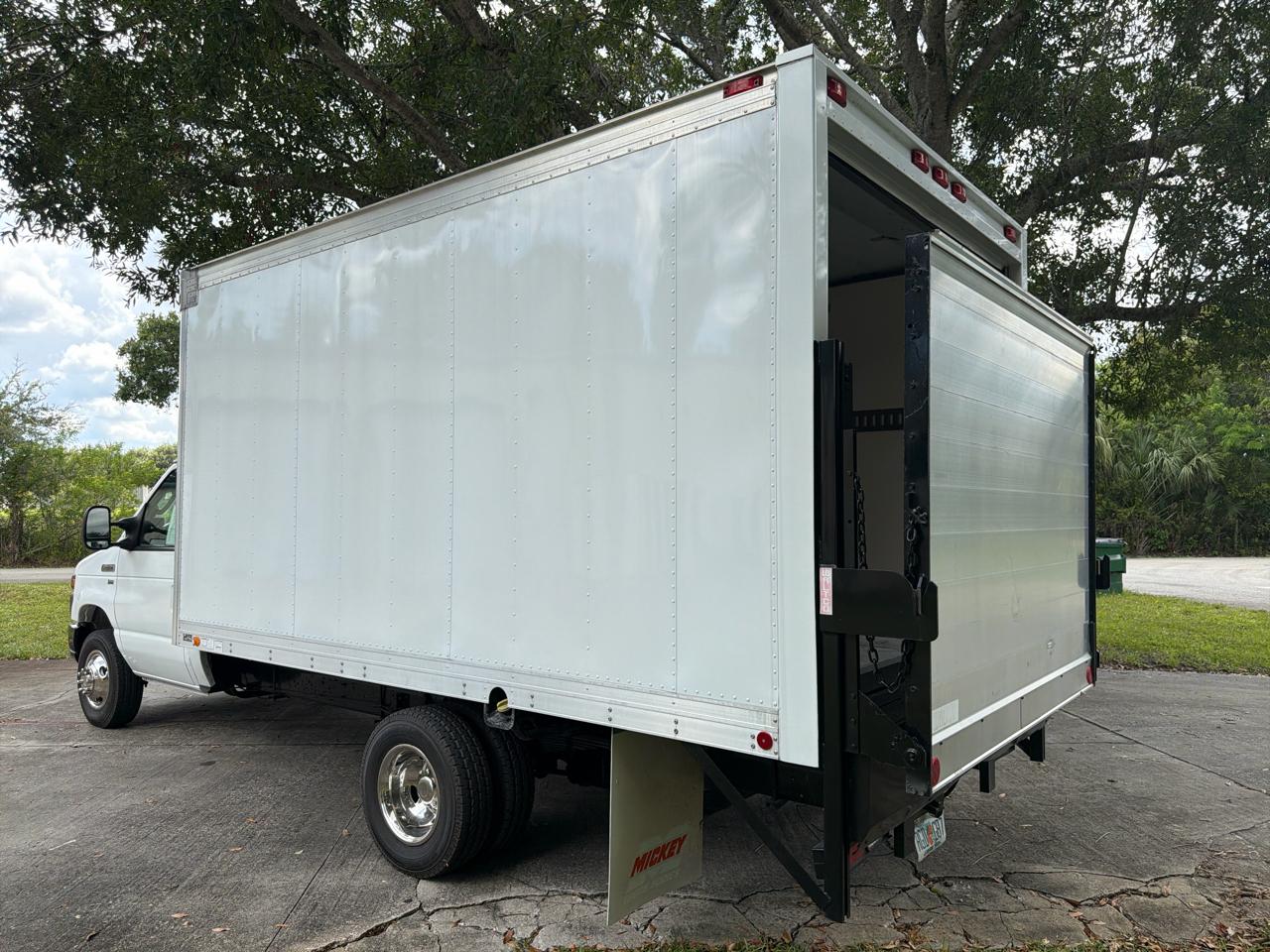 Ford Econoline Chassis  2013