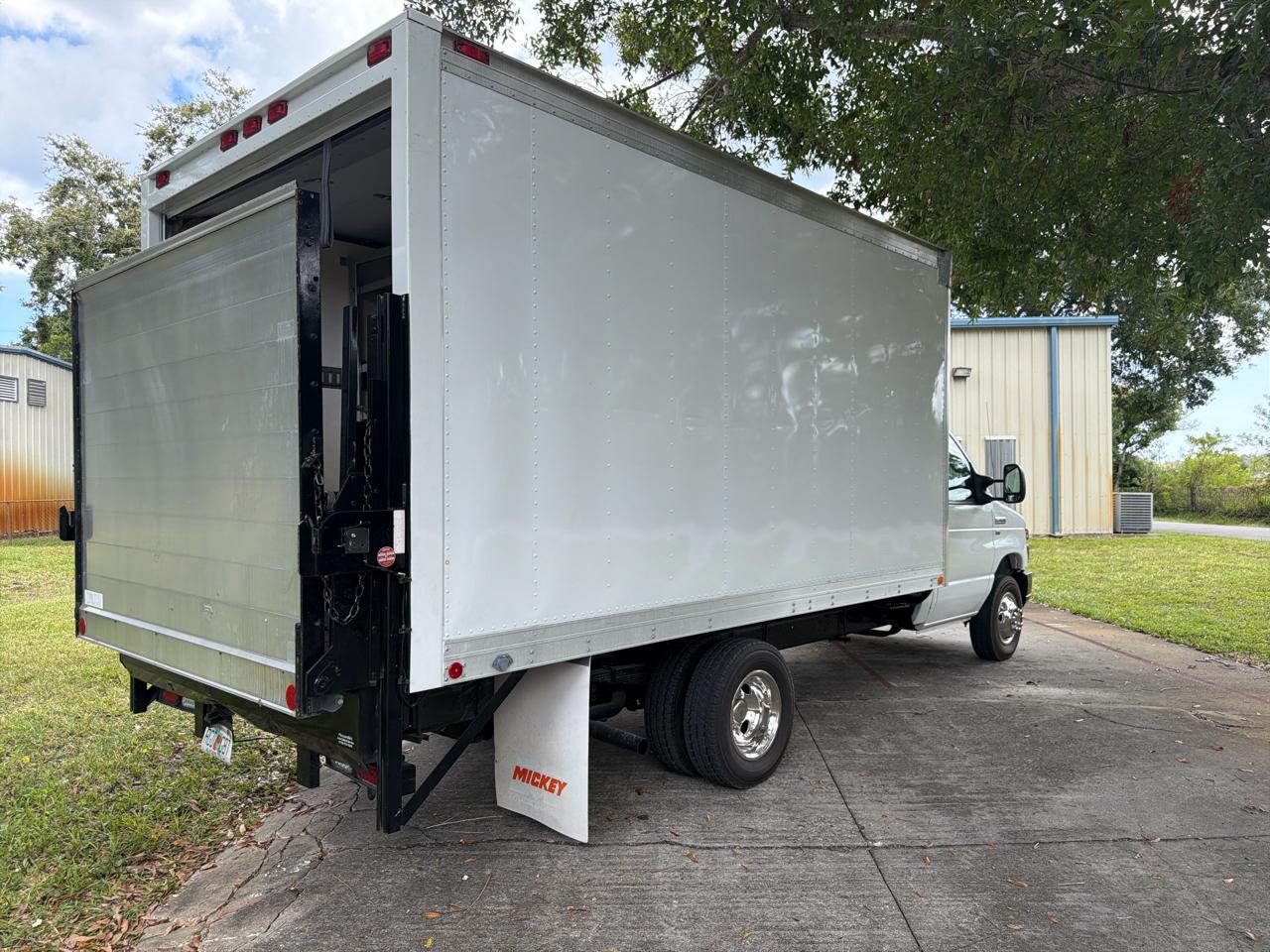 Ford Econoline Chassis  2013