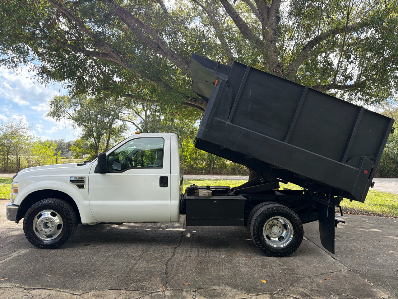 Ford Super Duty F-350 DRW 2WD Reg Cab 141" WB 60" CA XLT 2008