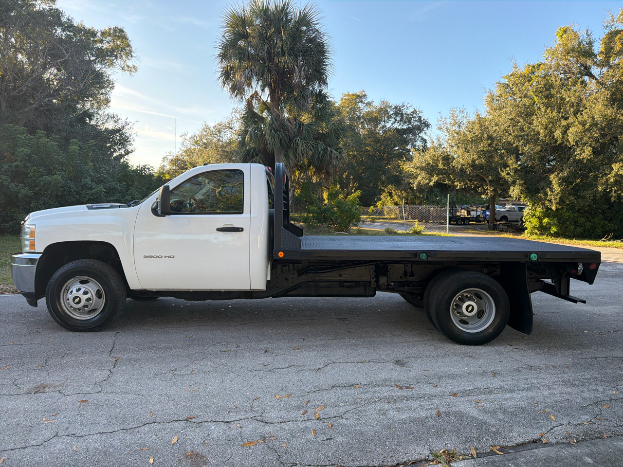 Chevrolet Silverado 3500HD 2WD Reg Cab 162" WB, 84.3" CA WT 2011