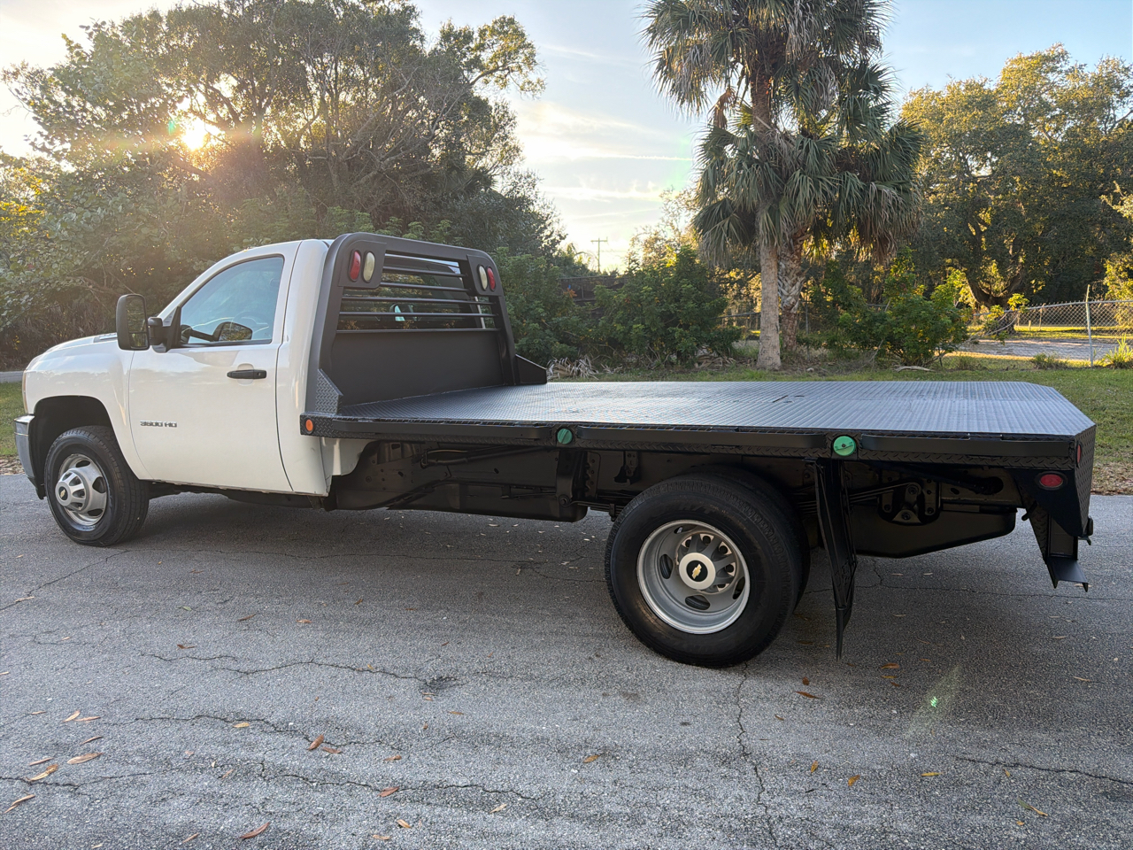 Chevrolet Silverado 3500HD 2WD Reg Cab 162" WB, 84.3" CA WT 2011