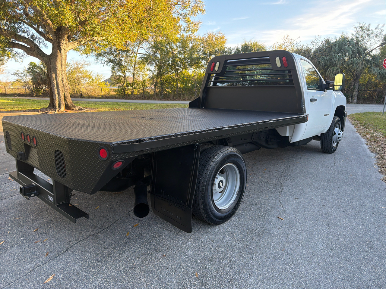 Chevrolet Silverado 3500HD 2WD Reg Cab 162" WB, 84.3" CA WT 2011