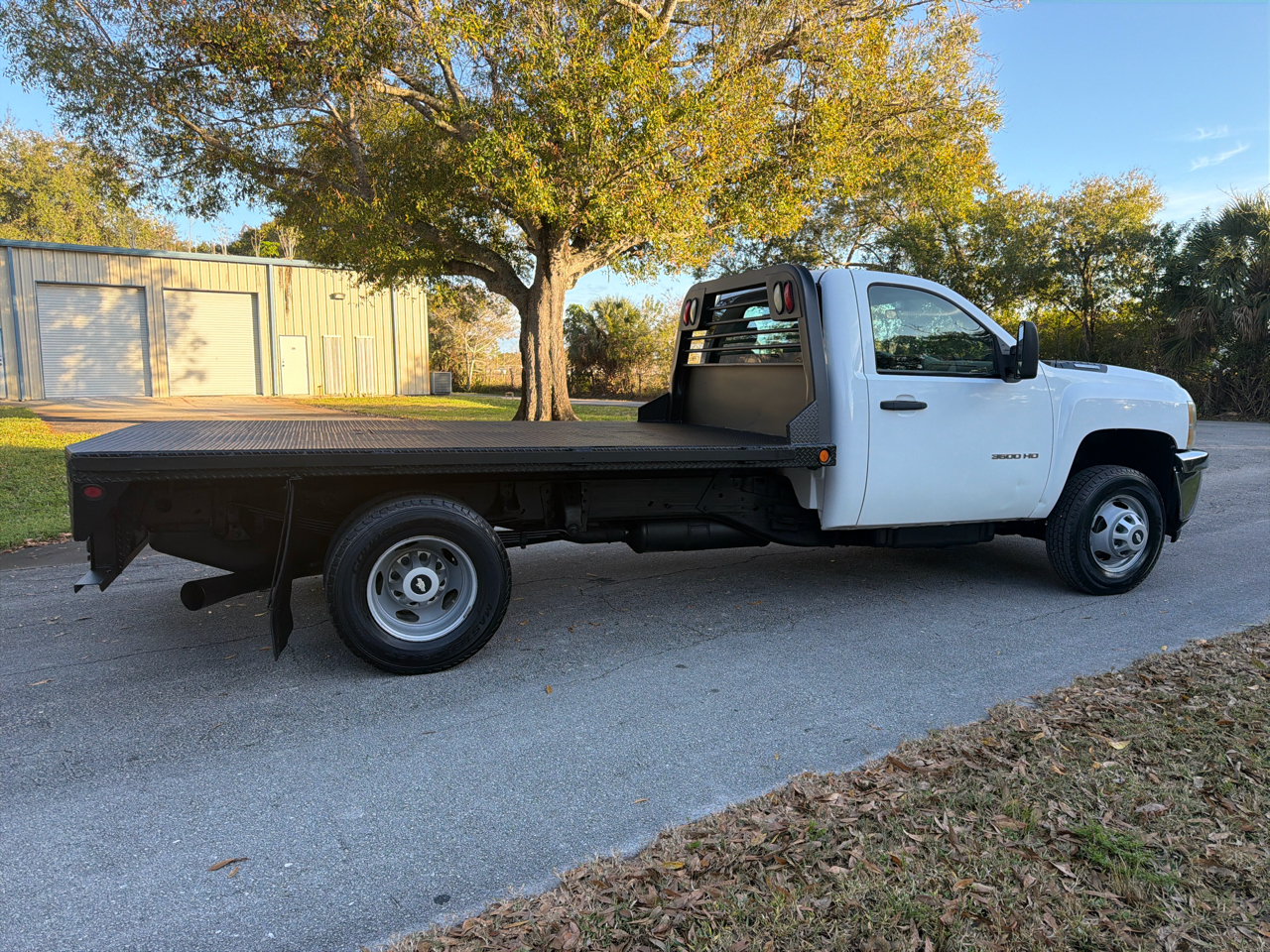 Chevrolet Silverado 3500HD 2WD Reg Cab 162" WB, 84.3" CA WT 2011