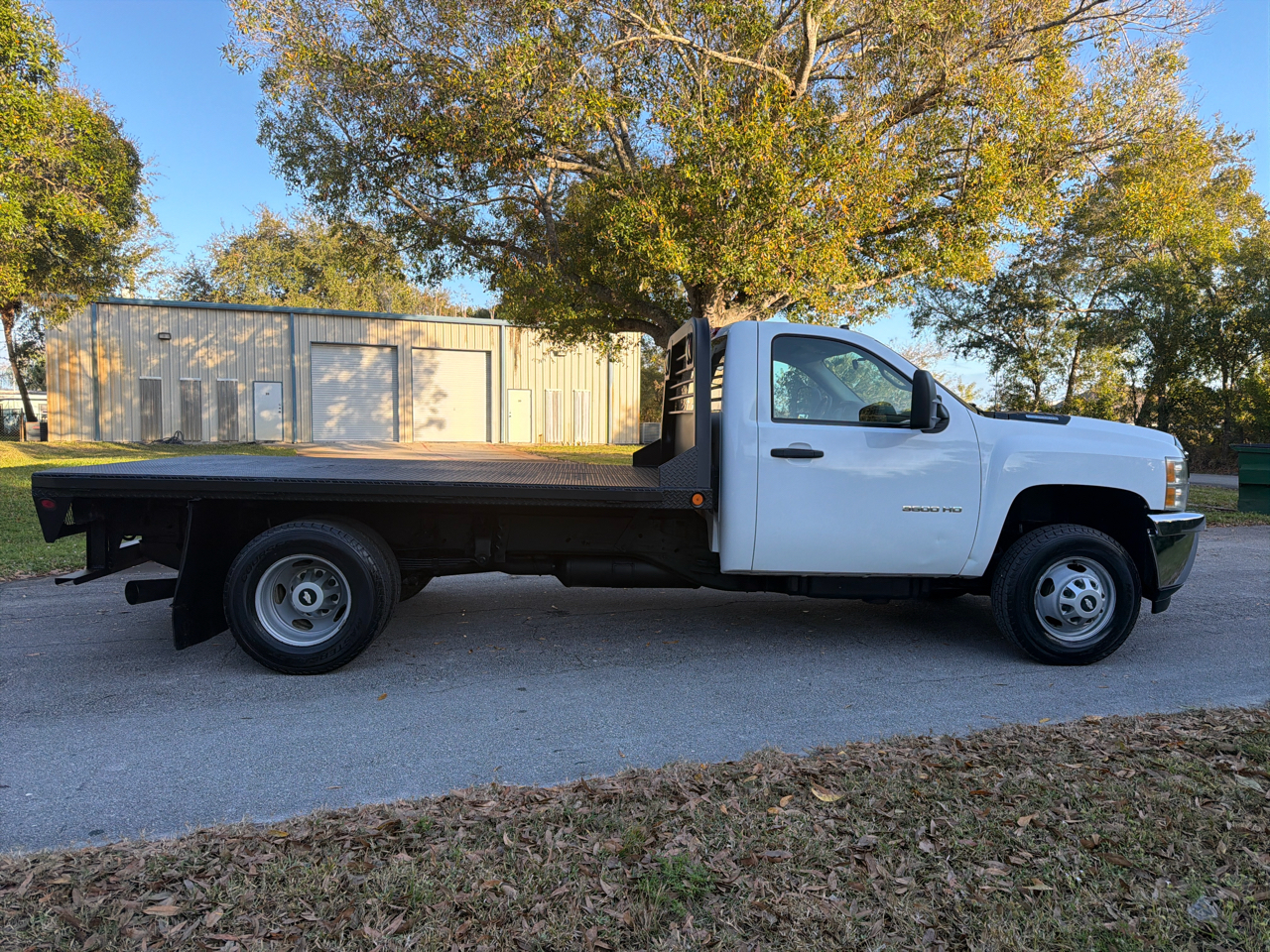 Chevrolet Silverado 3500HD 2WD Reg Cab 162" WB, 84.3" CA WT 2011