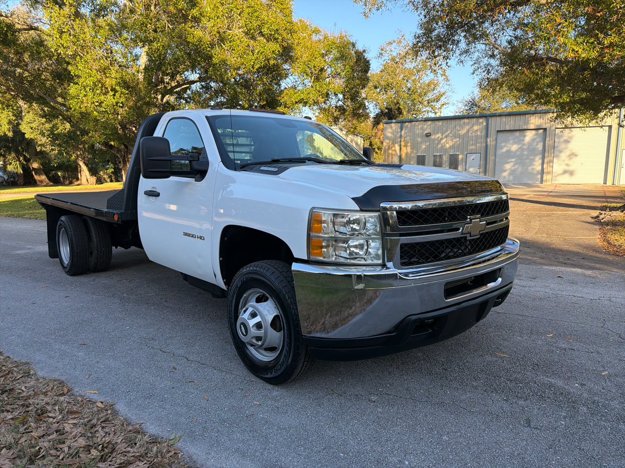 Chevrolet Silverado 3500HD 2WD Reg Cab 162" WB, 84.3" CA WT 2011