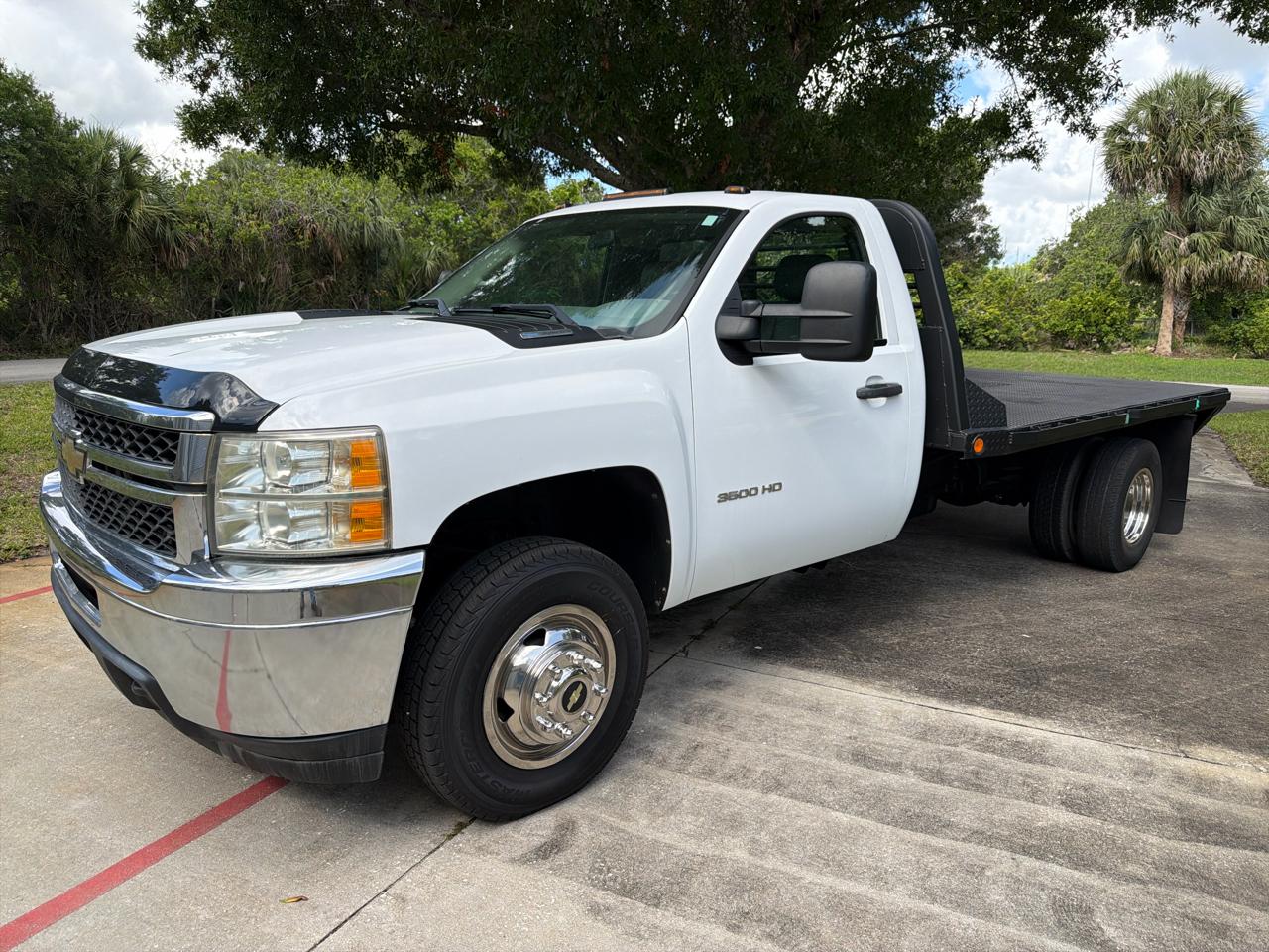 Chevrolet Silverado 3500HD 2WD Reg Cab 162" WB, 84.3" CA WT 2011