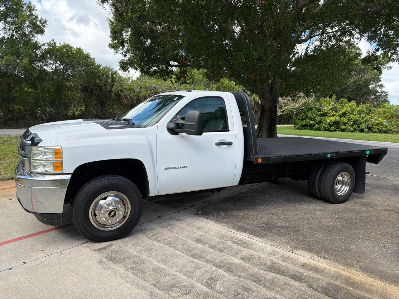 Chevrolet Silverado 3500HD 2WD Reg Cab 162" WB, 84.3" CA WT 2011