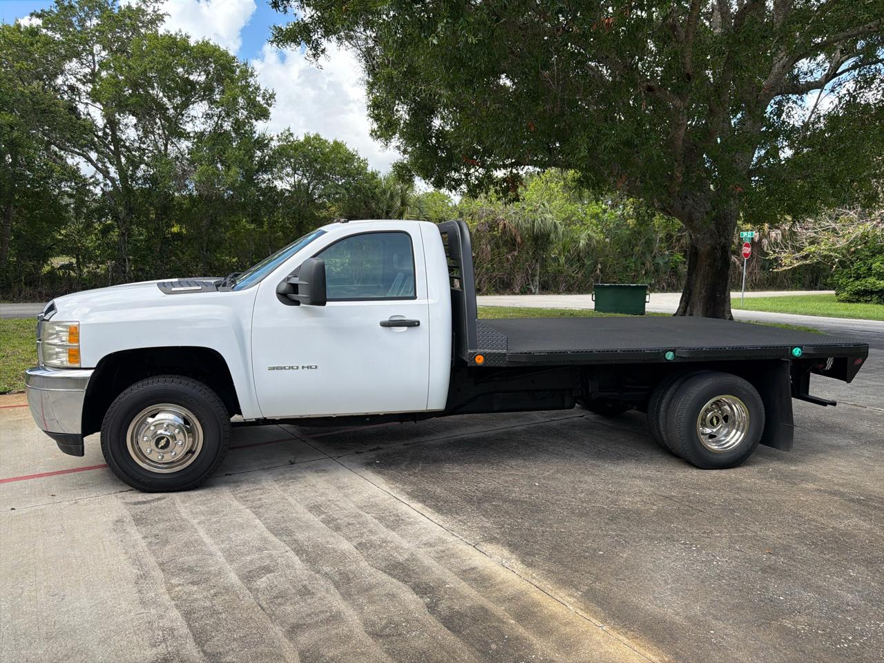 Chevrolet Silverado 3500HD 2WD Reg Cab 162" WB, 84.3" CA WT 2011