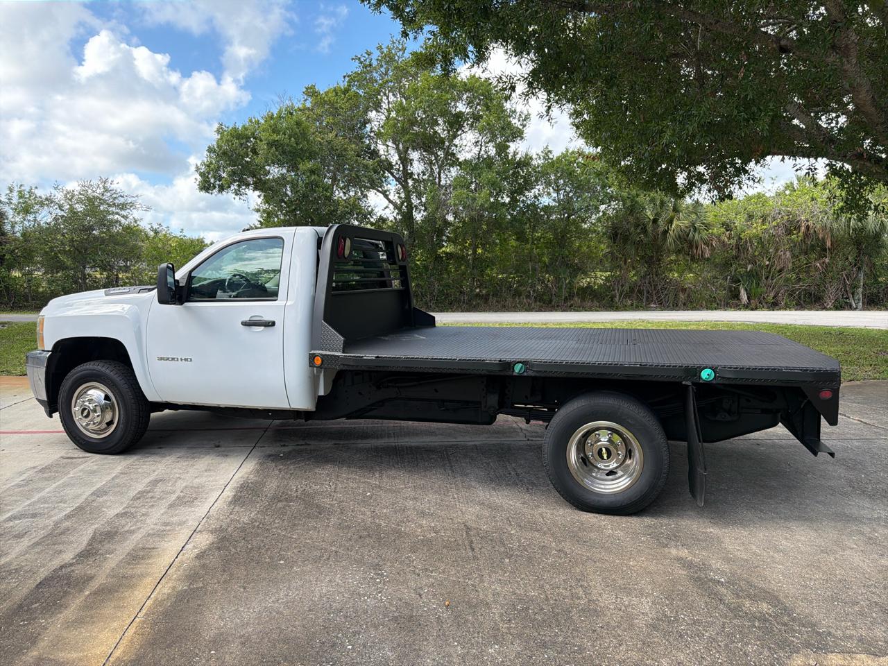 Chevrolet Silverado 3500HD 2WD Reg Cab 162" WB, 84.3" CA WT 2011