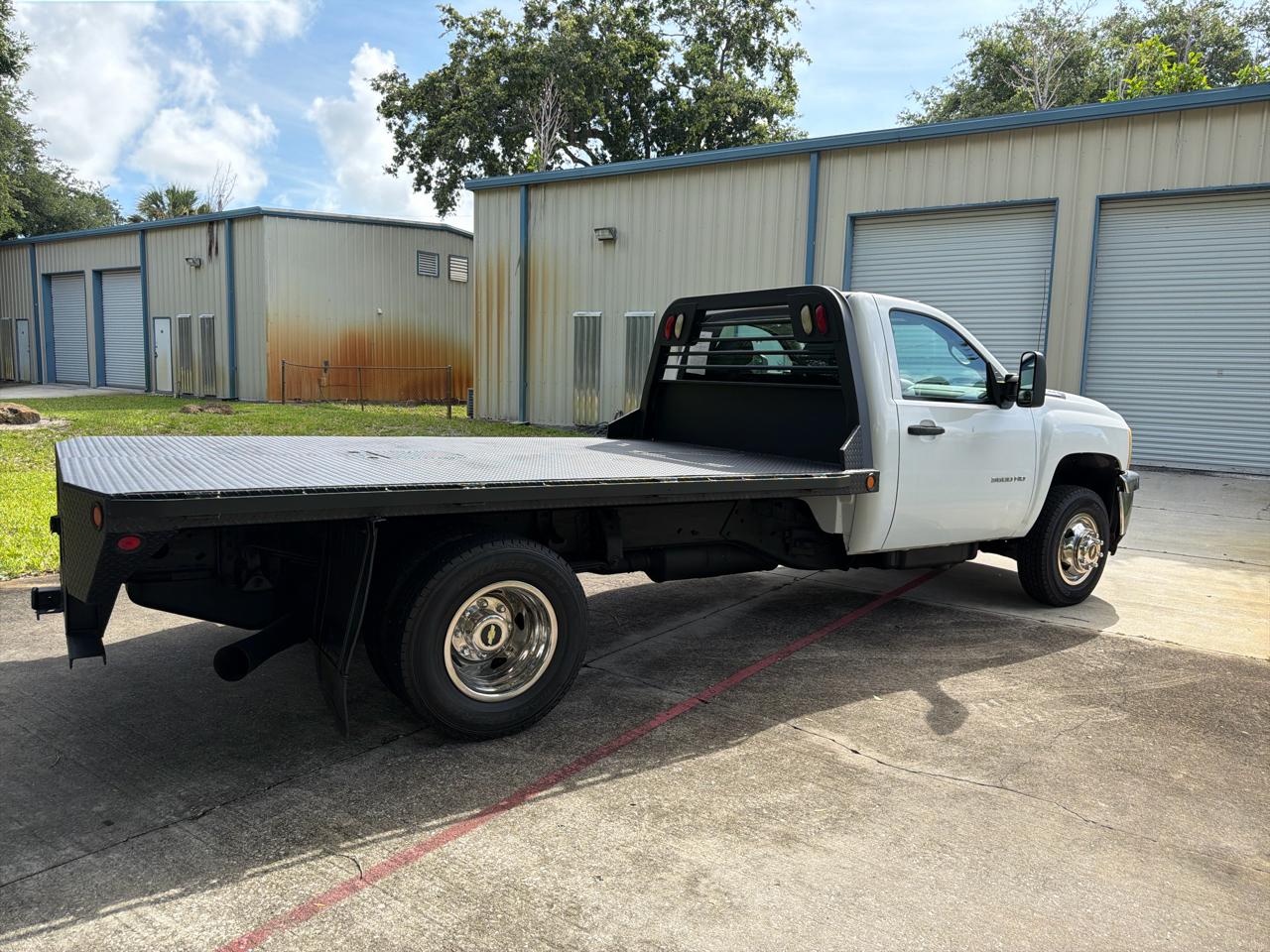 Chevrolet Silverado 3500HD 2WD Reg Cab 162" WB, 84.3" CA WT 2011