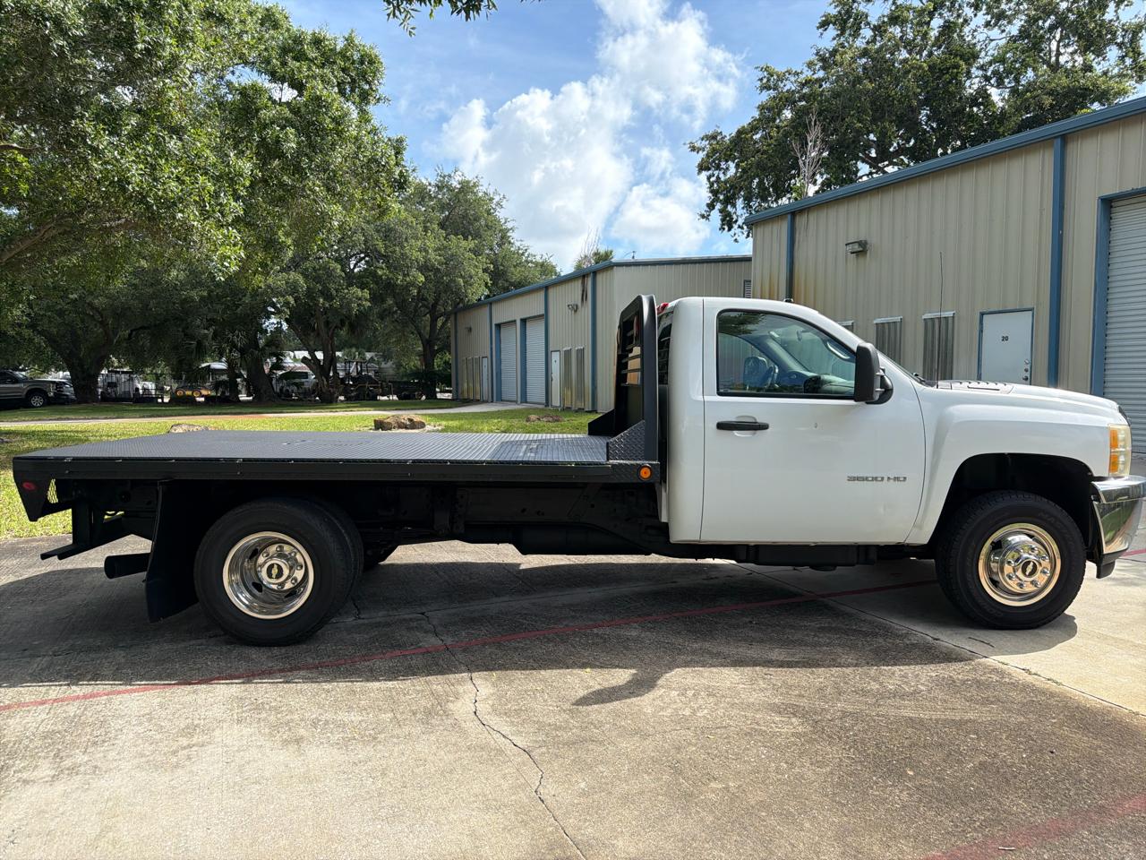 Chevrolet Silverado 3500HD 2WD Reg Cab 162" WB, 84.3" CA WT 2011