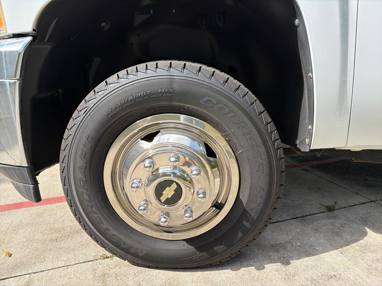 Chevrolet Silverado 3500HD 2WD Reg Cab 162" WB, 84.3" CA WT 2011