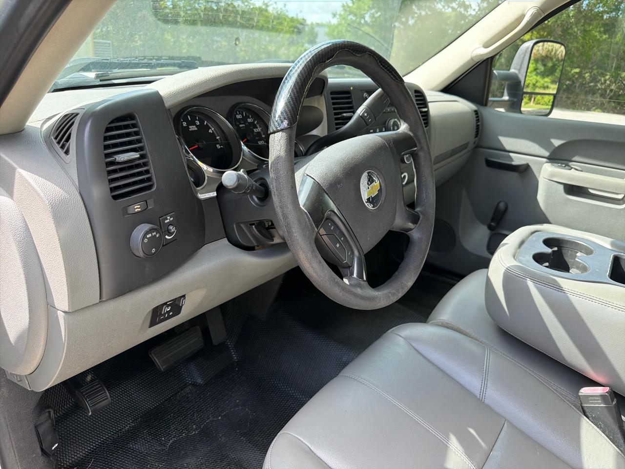 Chevrolet Silverado 3500HD 2WD Reg Cab 162" WB, 84.3" CA WT 2011