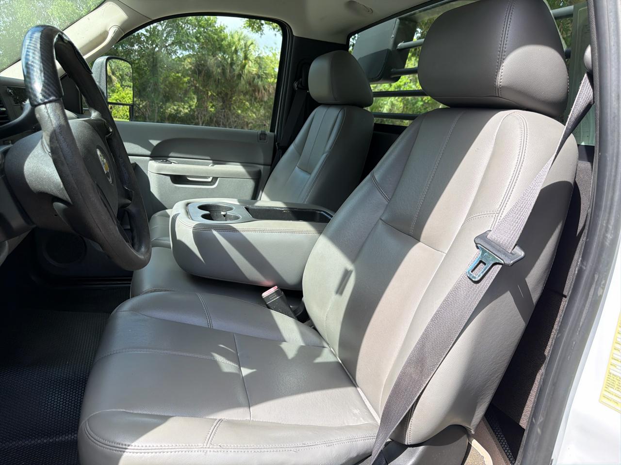 Chevrolet Silverado 3500HD 2WD Reg Cab 162" WB, 84.3" CA WT 2011