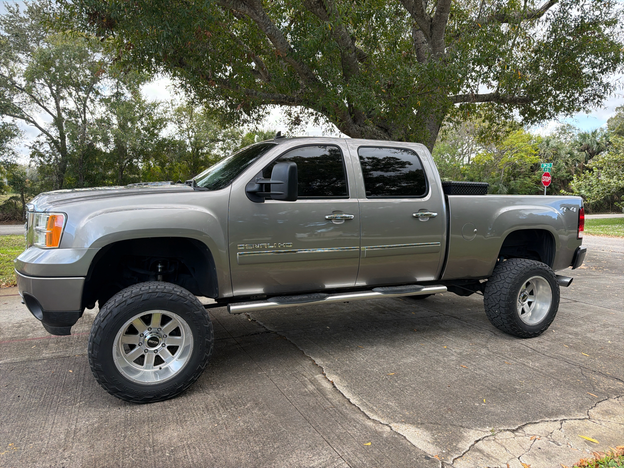 GMC Sierra 2500HD 4WD Crew Cab 153.7" Denali 2012