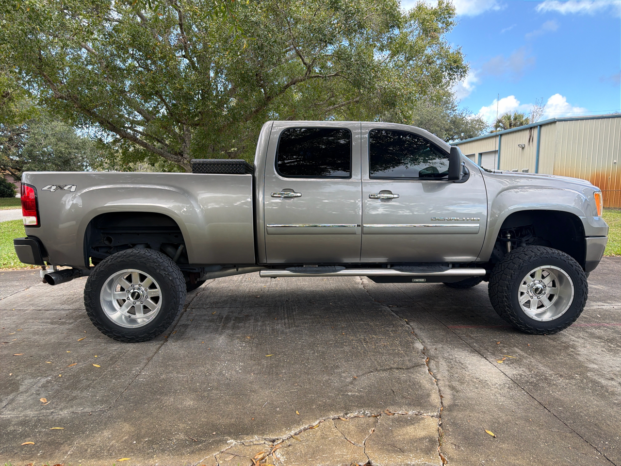 GMC Sierra 2500HD 4WD Crew Cab 153.7" Denali 2012