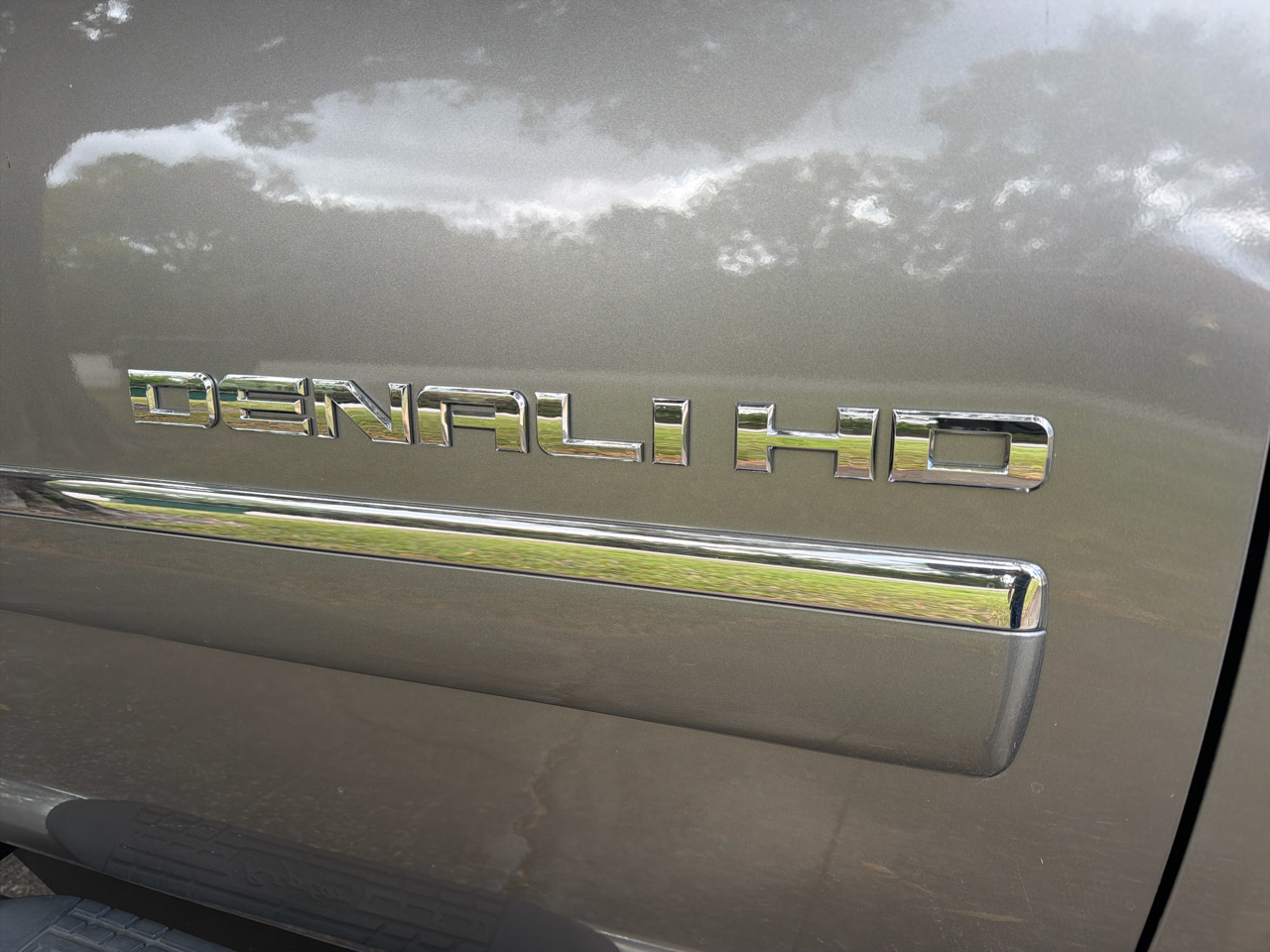 GMC Sierra 2500HD 4WD Crew Cab 153.7" Denali 2012