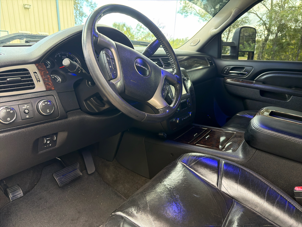 GMC Sierra 2500HD 4WD Crew Cab 153.7" Denali 2012