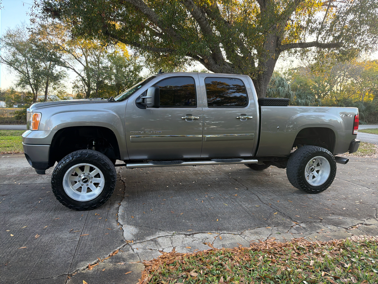 GMC Sierra 2500HD 4WD Crew Cab 153.7" Denali 2012
