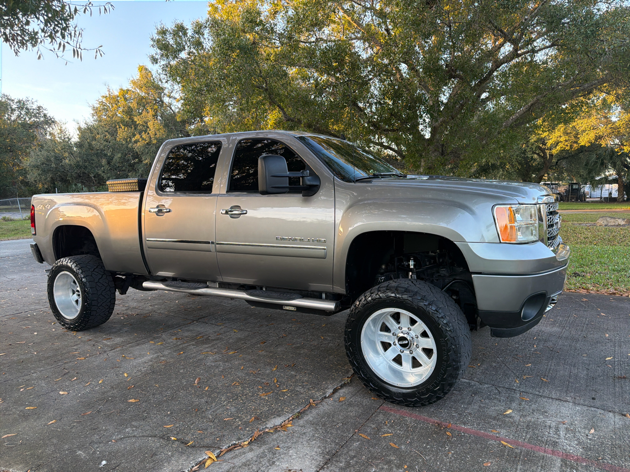 GMC Sierra 2500HD 4WD Crew Cab 153.7" Denali 2012