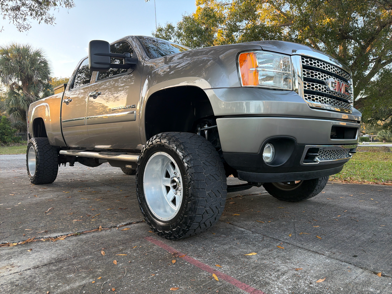 GMC Sierra 2500HD 4WD Crew Cab 153.7" Denali 2012