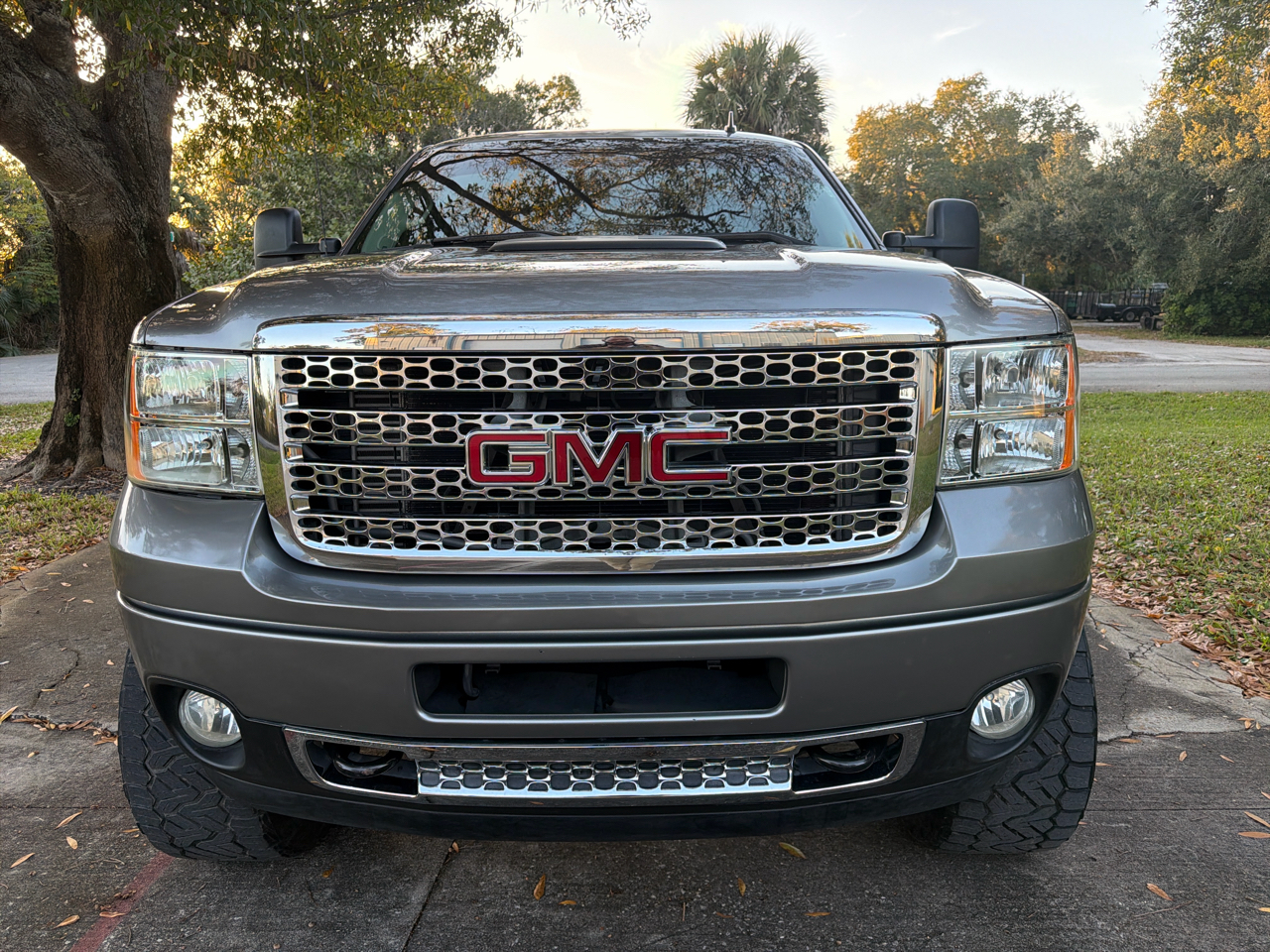GMC Sierra 2500HD 4WD Crew Cab 153.7" Denali 2012