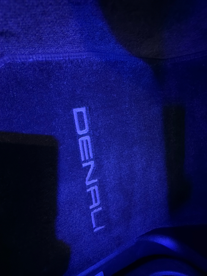 GMC Sierra 2500HD 4WD Crew Cab 153.7" Denali 2012