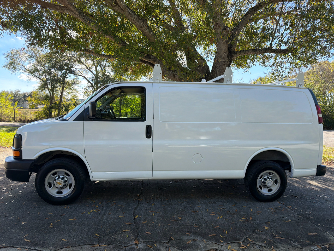 GMC Savana Cargo Van 2500 135" WB RWD 2003