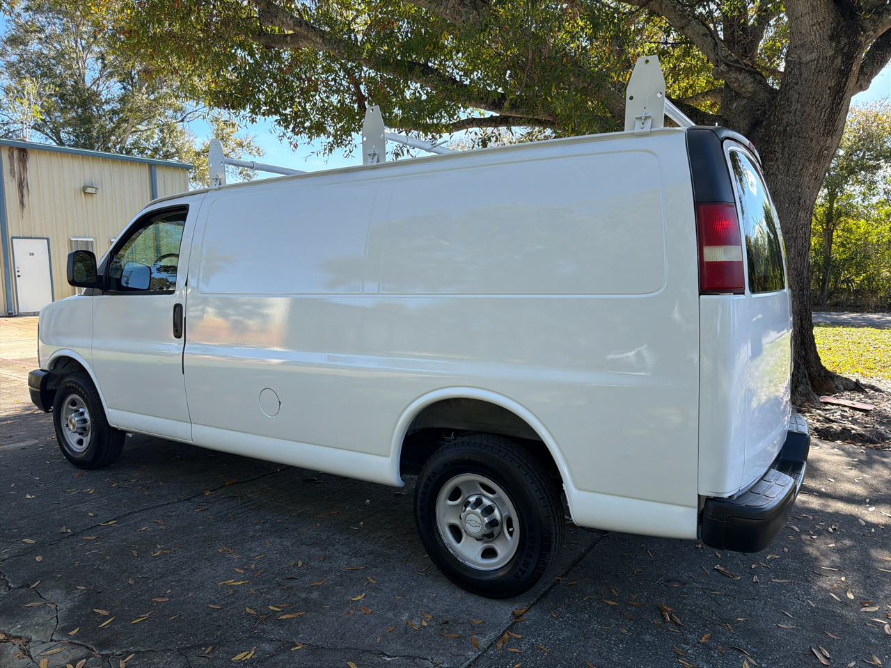 GMC Savana Cargo Van 2500 135" WB RWD 2003