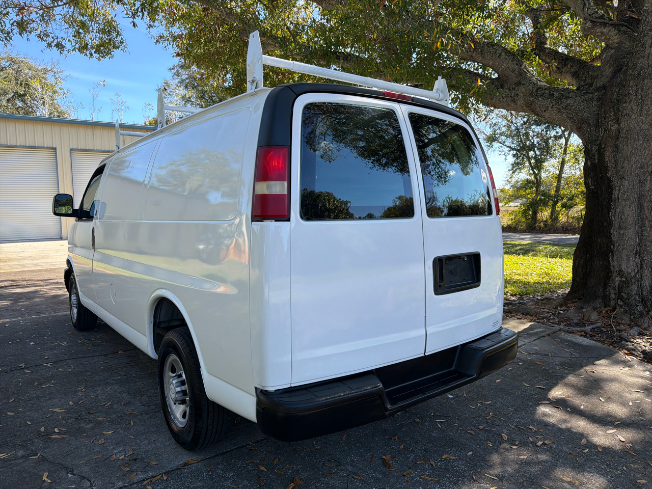 GMC Savana Cargo Van 2500 135" WB RWD 2003