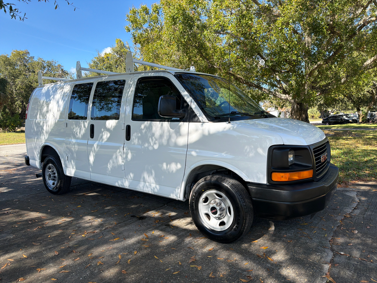 GMC Savana Cargo Van 2500 135" WB RWD 2003