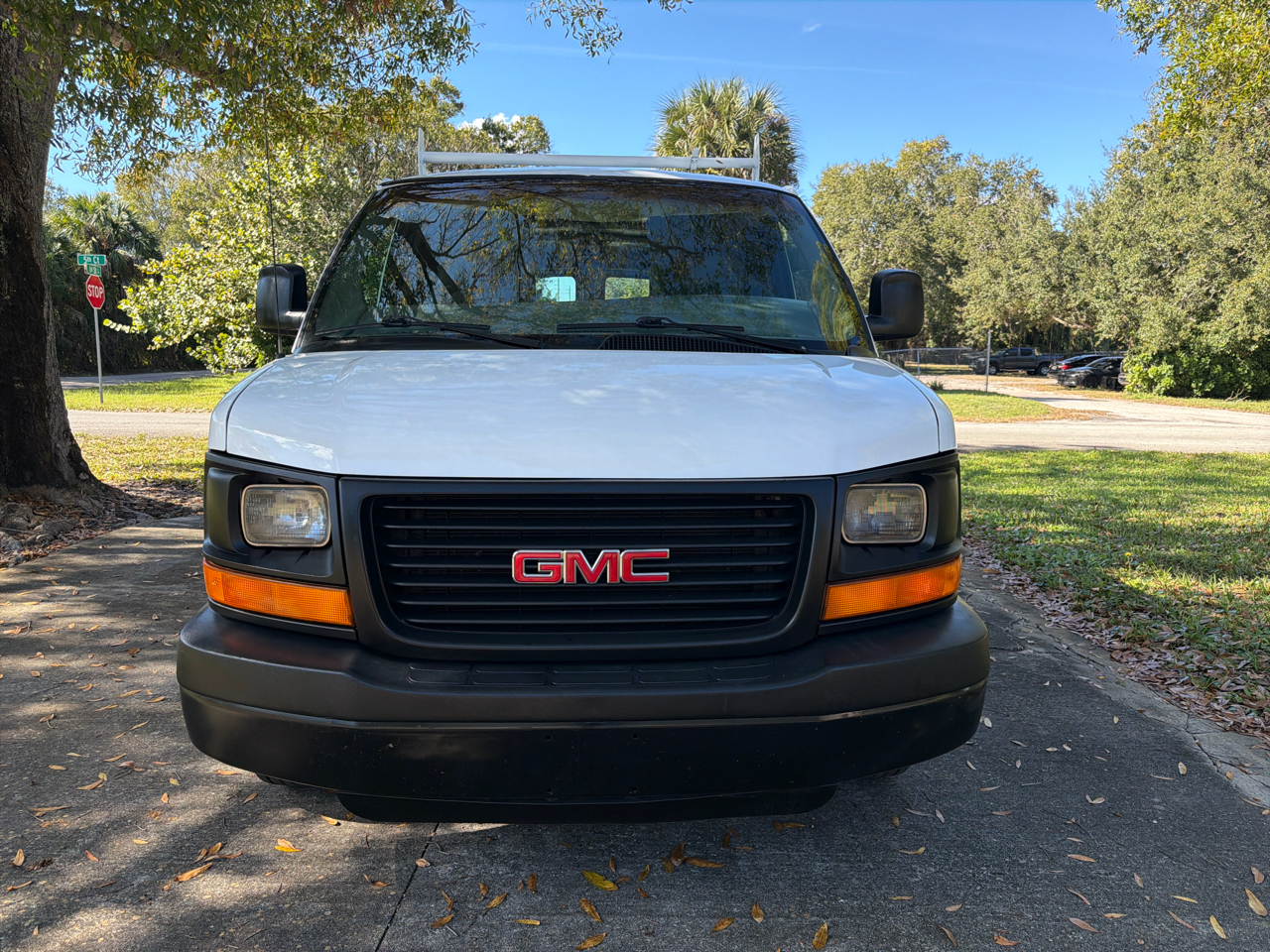 GMC Savana Cargo Van 2500 135" WB RWD 2003