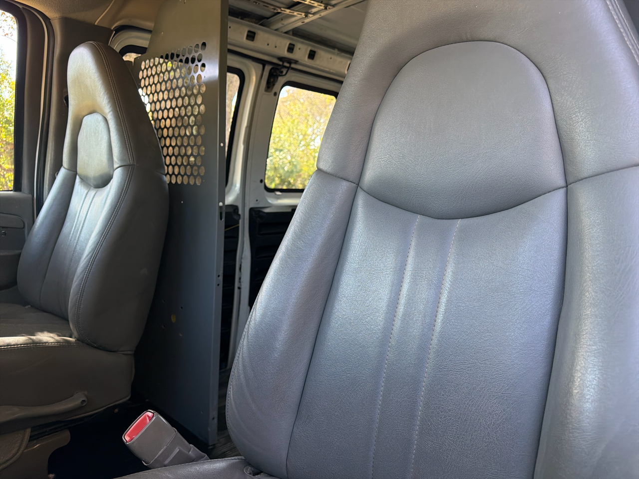 GMC Savana Cargo Van 2500 135" WB RWD 2003