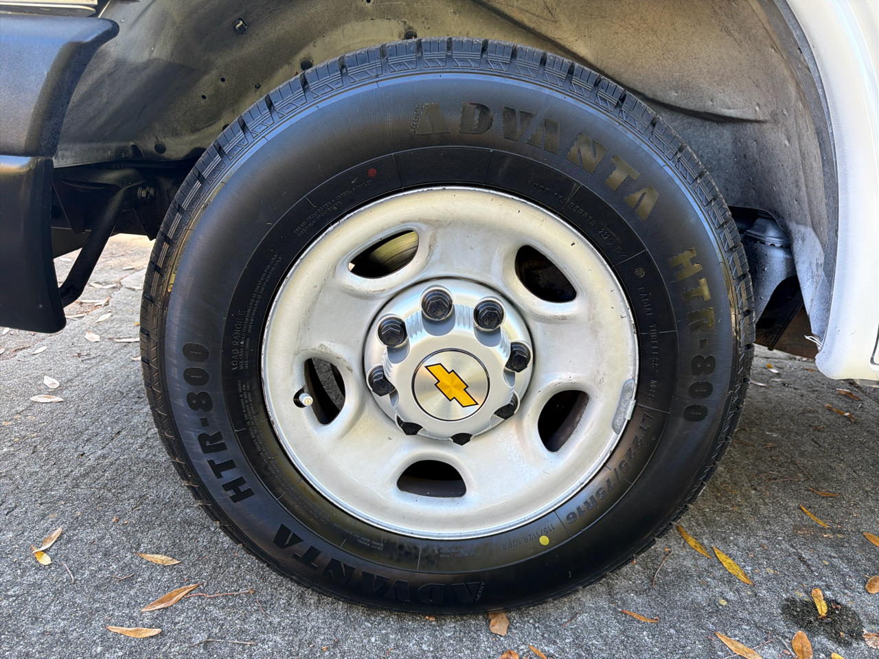 GMC Savana Cargo Van 2500 135" WB RWD 2003