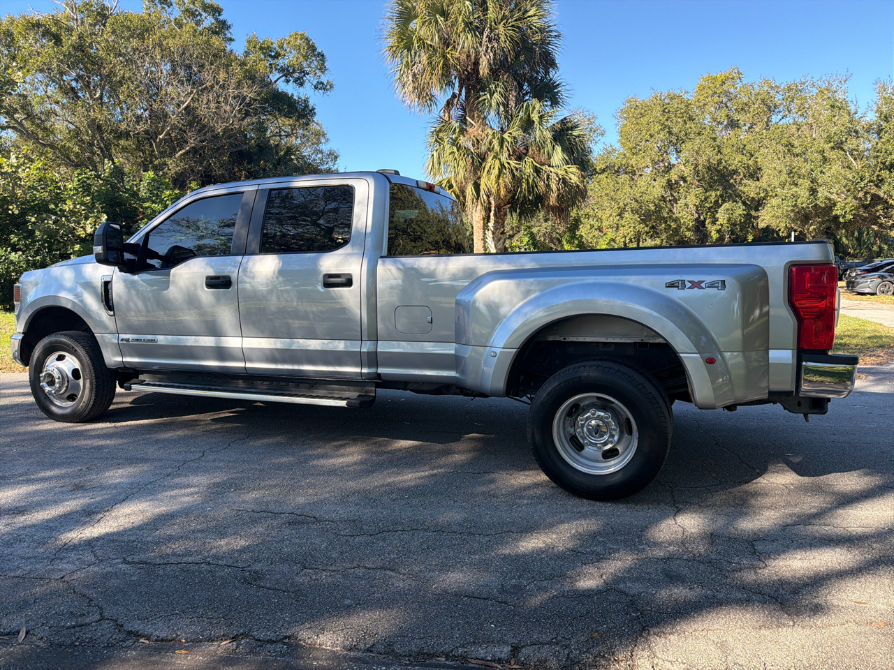 Ford Super Duty F-350 DRW XL 4WD Crew Cab 8' Box 2022