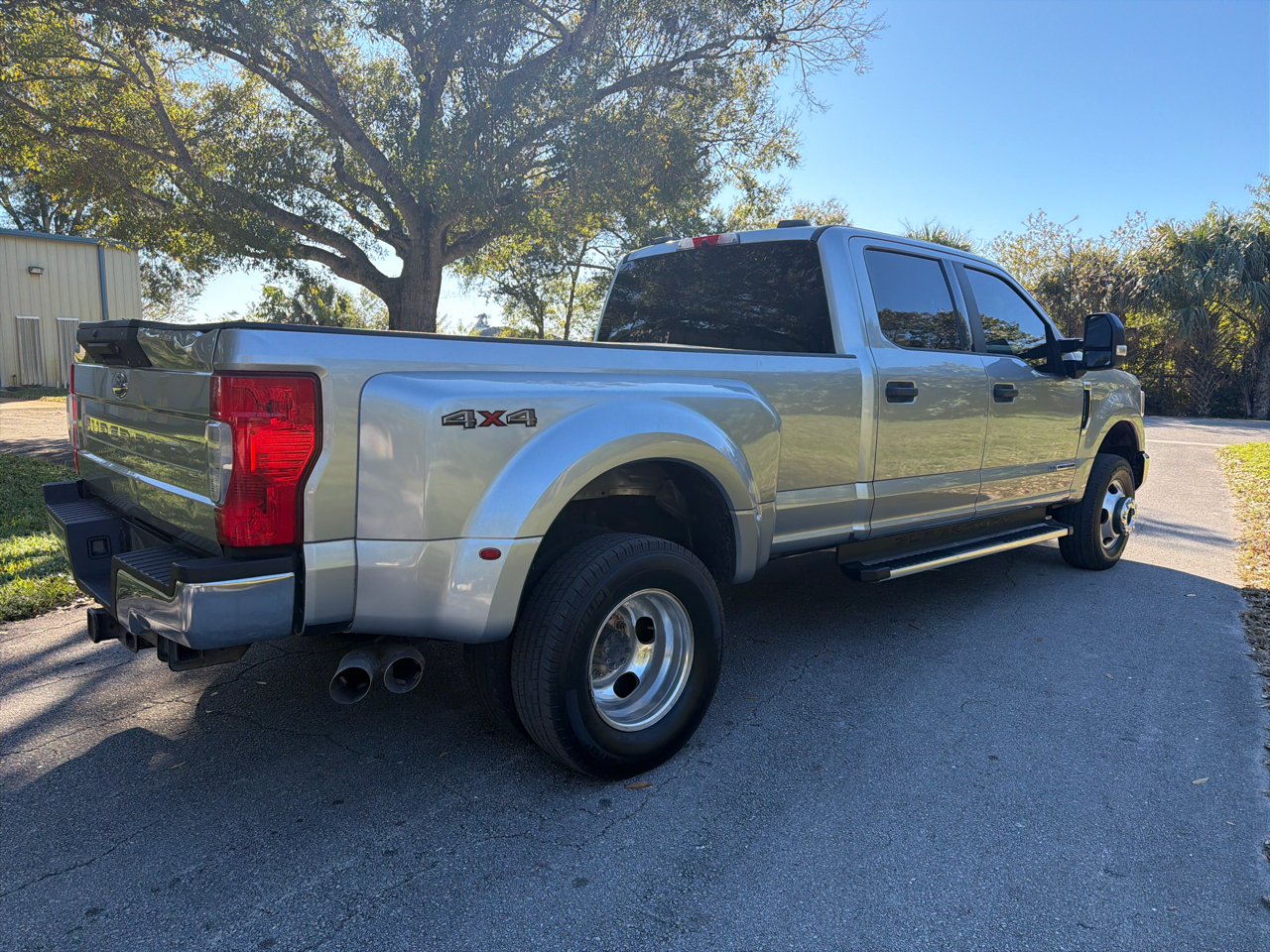 Ford Super Duty F-350 DRW XL 4WD Crew Cab 8' Box 2022