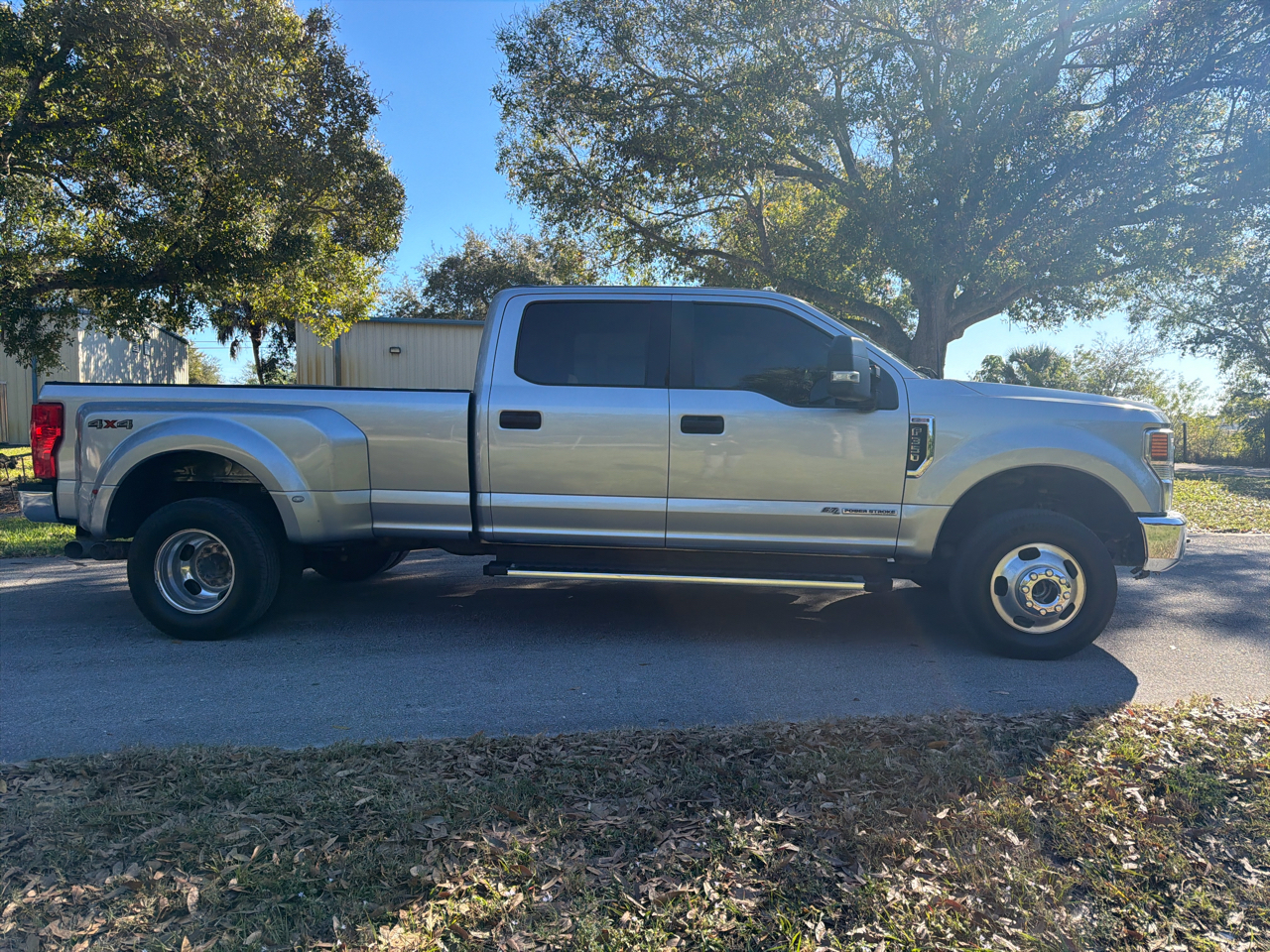 Ford Super Duty F-350 DRW XL 4WD Crew Cab 8' Box 2022