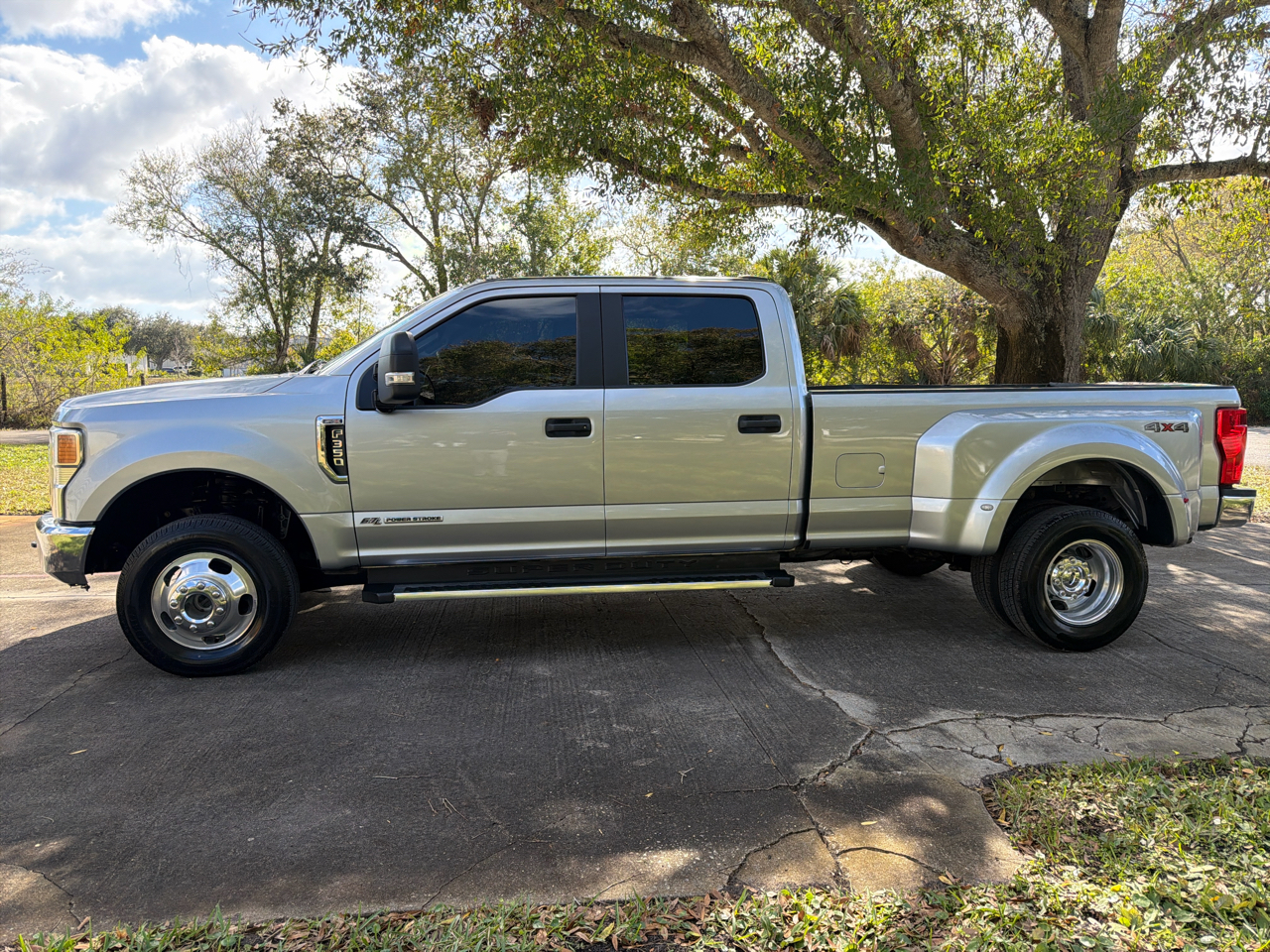 Ford Super Duty F-350 DRW XL 4WD Crew Cab 8' Box 2022