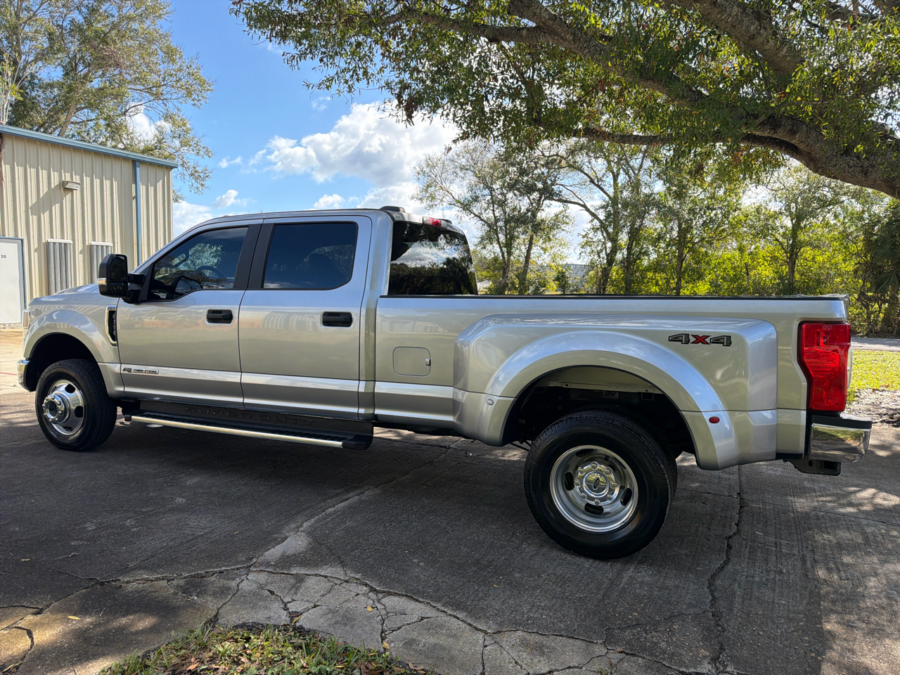 Ford Super Duty F-350 DRW XL 4WD Crew Cab 8' Box 2022