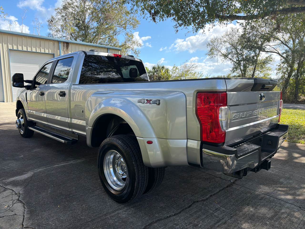 Ford Super Duty F-350 DRW XL 4WD Crew Cab 8' Box 2022