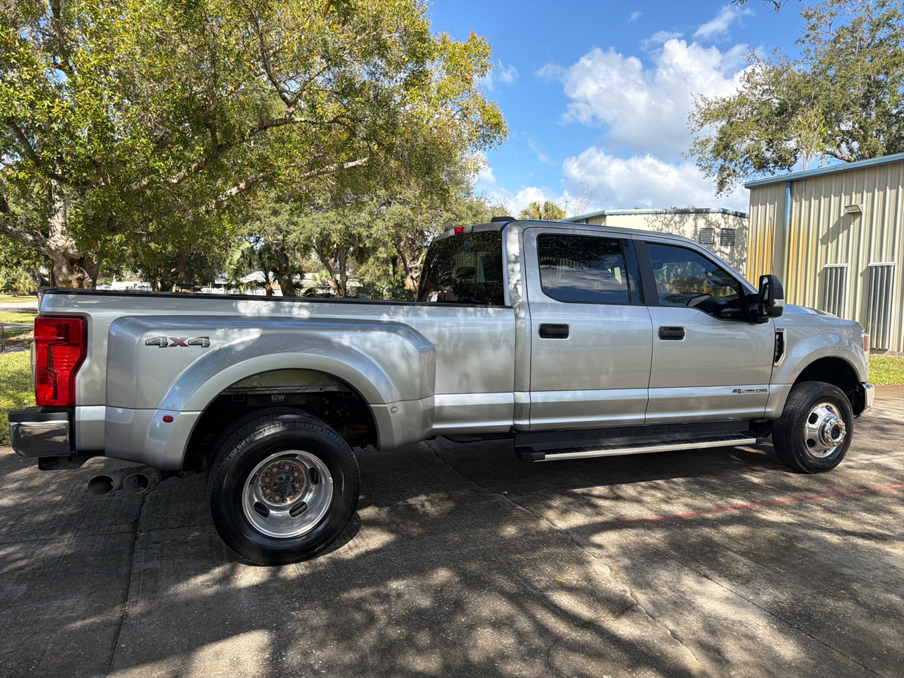 Ford Super Duty F-350 DRW XL 4WD Crew Cab 8' Box 2022
